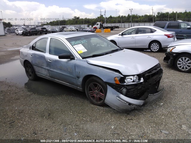 YV1RS592852477686 - 2005 VOLVO S60 2.5T SILVER photo 1