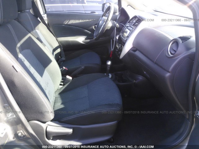3N1CE2CPXHL358565 - 2017 NISSAN VERSA NOTE S/S PLUS/SV/SL/SR GRAY photo 5