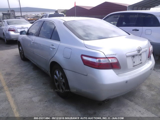 JTNBK46K983032793 - 2008 TOYOTA CAMRY LE/XLE/SE Gümüş foto 3