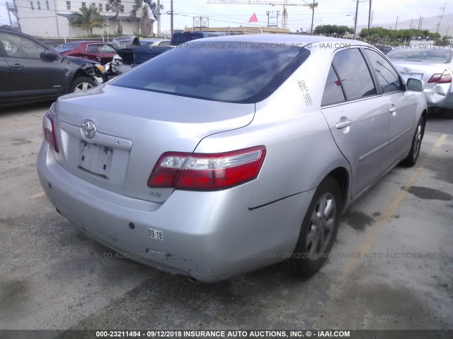 JTNBK46K983032793 - 2008 TOYOTA CAMRY LE/XLE/SE Gümüş foto 4