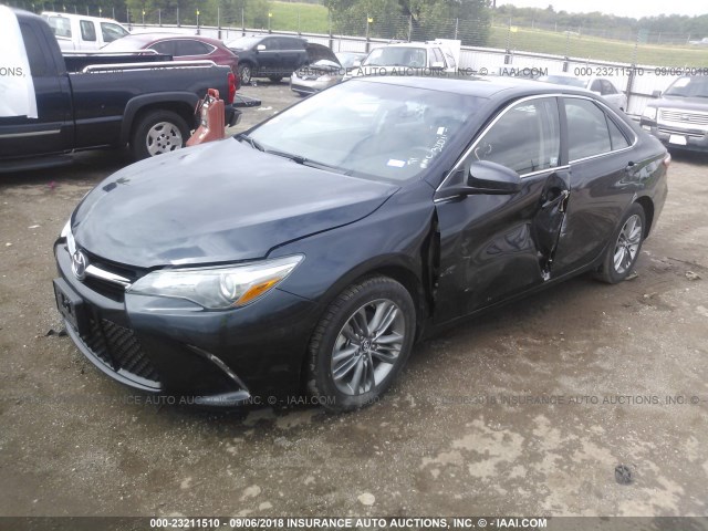 4T1BF1FK2HU379671 - 2017 TOYOTA CAMRY LE/XLE/SE/XSE Dark Blue photo 2