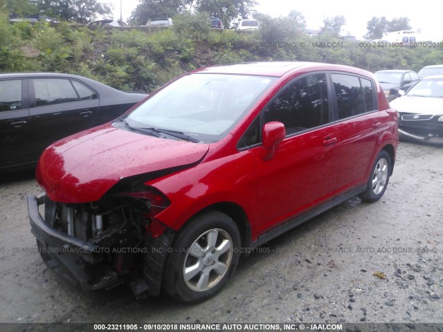 3N1BC13E57L418647 - 2007 NISSAN VERSA S/SL RED photo 2