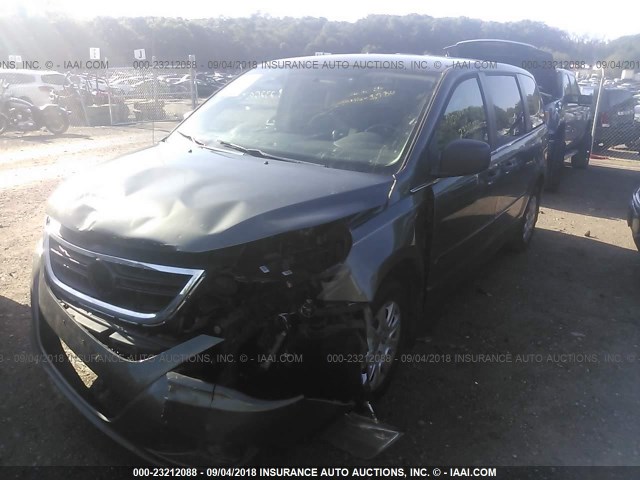 2V4RW4D13AR388578 - 2010 VOLKSWAGEN ROUTAN S GRAY photo 2