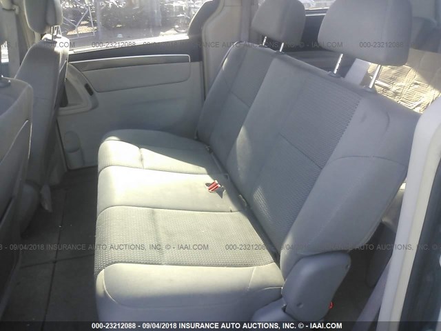 2V4RW4D13AR388578 - 2010 VOLKSWAGEN ROUTAN S GRAY photo 8