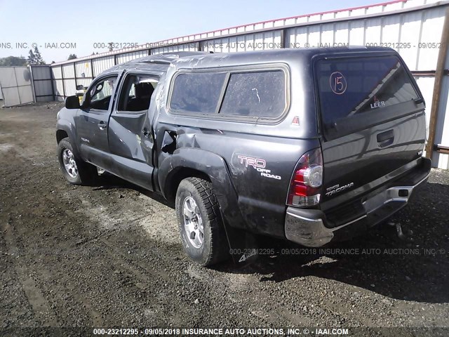 3TMLU4EN7BM075887 - 2011 TOYOTA TACOMA DOUBLE CAB GRAY photo 3