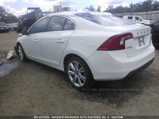 YV1902FH8B2016383 - 2011 VOLVO S60 T6 WHITE photo 3