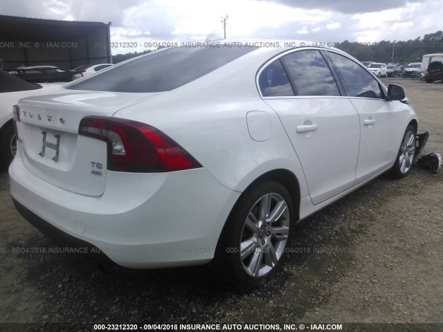 YV1902FH8B2016383 - 2011 VOLVO S60 T6 WHITE photo 4