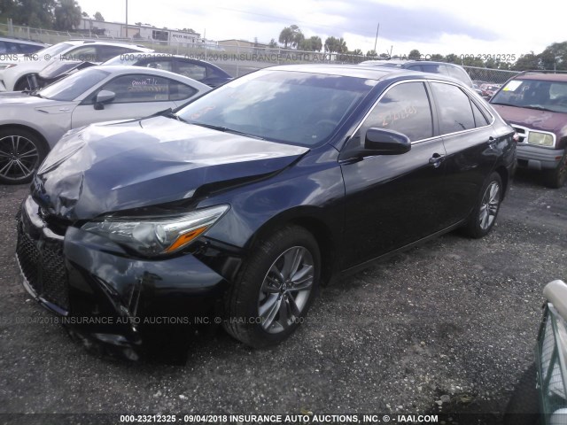 4T1BF1FK6GU167113 - 2016 TOYOTA CAMRY LE/XLE/SE/XSE 黑色 照片 2