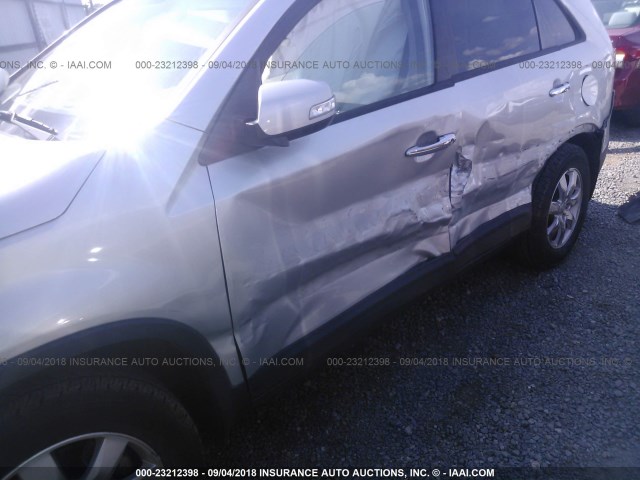 5XYKT3A14BG171193 - 2011 KIA SORENTO LX 灰色 照片 6