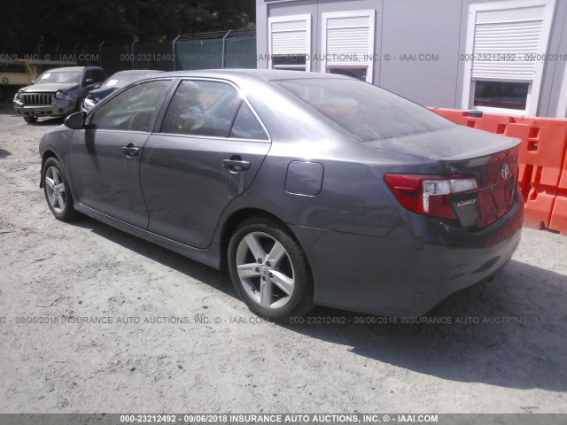4T1BF1FK7CU116021 - 2012 TOYOTA CAMRY SE/LE/XLE GRAY photo 3