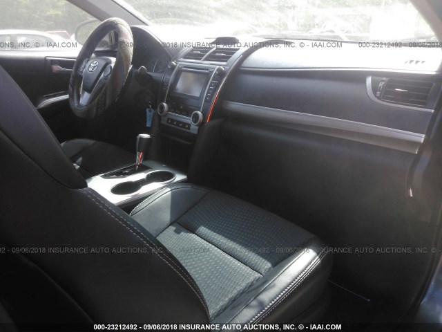 4T1BF1FK7CU116021 - 2012 TOYOTA CAMRY SE/LE/XLE GRAY photo 5