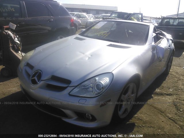 WDBWK56F56F100841 - 2006 MERCEDES-BENZ SLK 350 SILVER photo 2