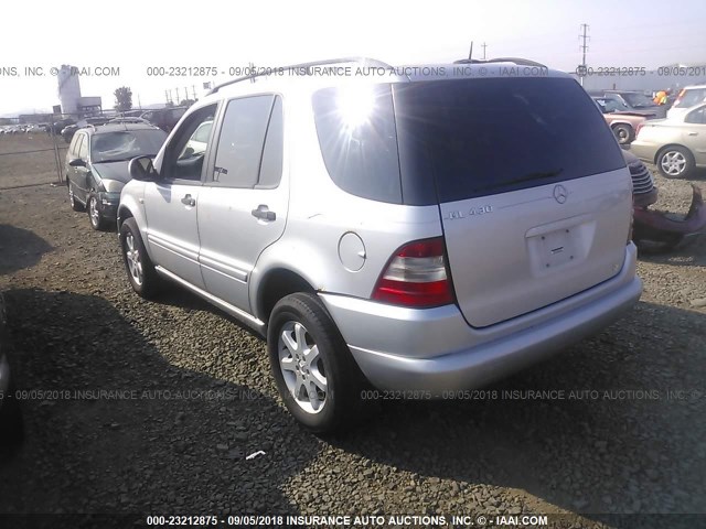 4JGAB72E8YA202117 - 2000 MERCEDES-BENZ ML 430 银色 照片 3
