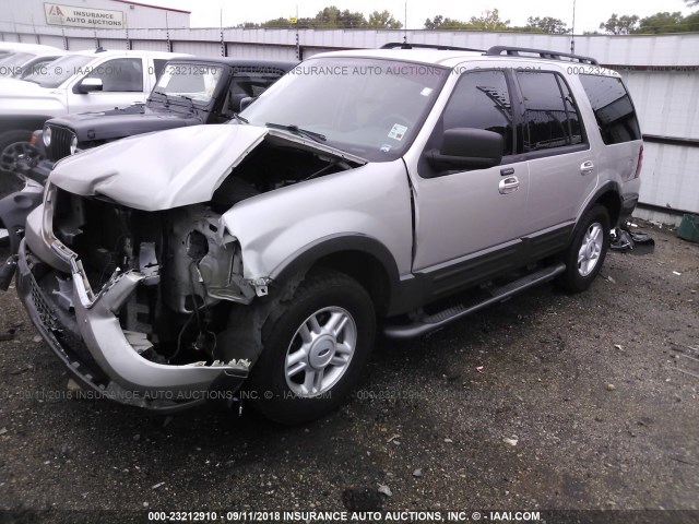 1FMPU15545LA37339 - 2005 FORD EXPEDITION XLT SILVER photo 2