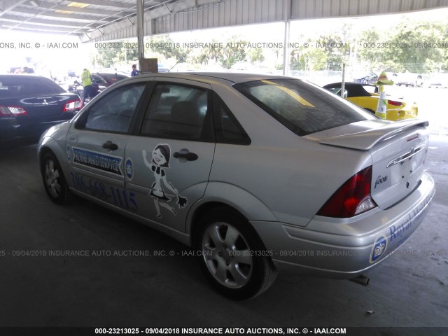 1FAFP38362W325344 - 2002 FORD FOCUS ZTS SILVER photo 3