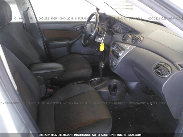 1FAFP38362W325344 - 2002 FORD FOCUS ZTS SILVER photo 5