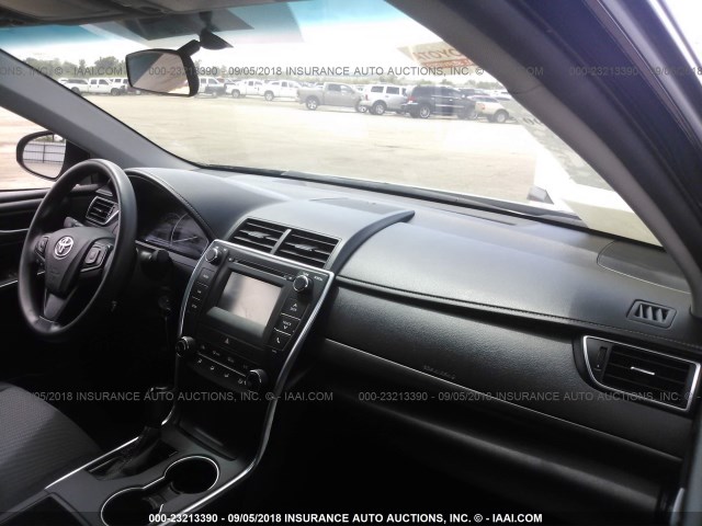 4T4BF1FK8FR506720 - 2015 TOYOTA CAMRY LE/XLE/SE/XSE 黑色 照片 5