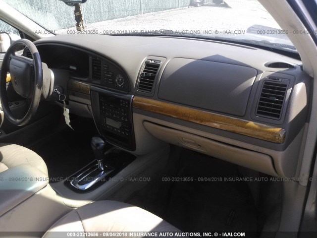 1LNHM97V0YY760189 - 2000 LINCOLN CONTINENTAL  金色 照片 5