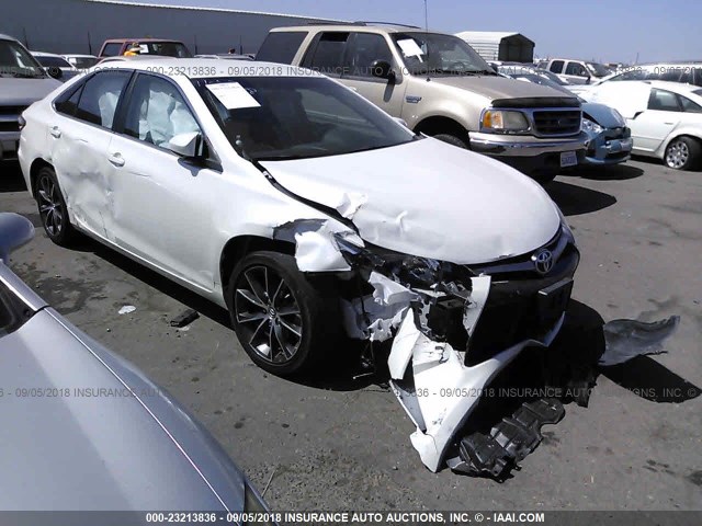 4T1BF1FK0FU912517 - 2015 TOYOTA CAMRY LE/XLE/SE/XSE 白色 照片 1
