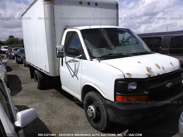 1GBHG31U131118739 - 2003 CHEVROLET EXPRESS G3500  WHITE photo 1