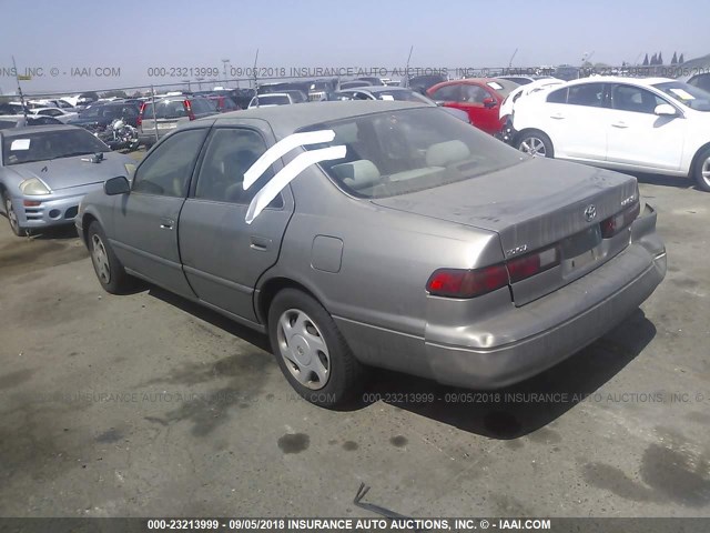 JT2BF22K6V0034638 - 1997 TOYOTA CAMRY LE/XLE 金色 照片 3