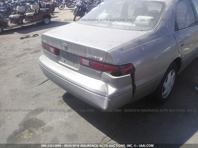 JT2BF22K6V0034638 - 1997 TOYOTA CAMRY LE/XLE GOLD photo 6