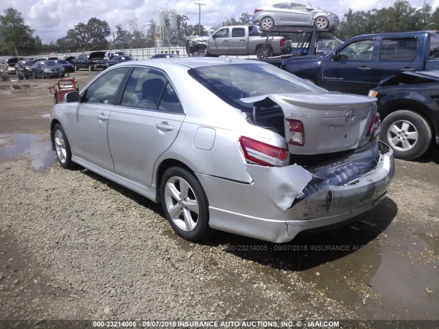 4T1BK3EK5AU106478 - 2010 TOYOTA CAMRY SE/LE/XLE ვერცხლისფერი ფოტო 3