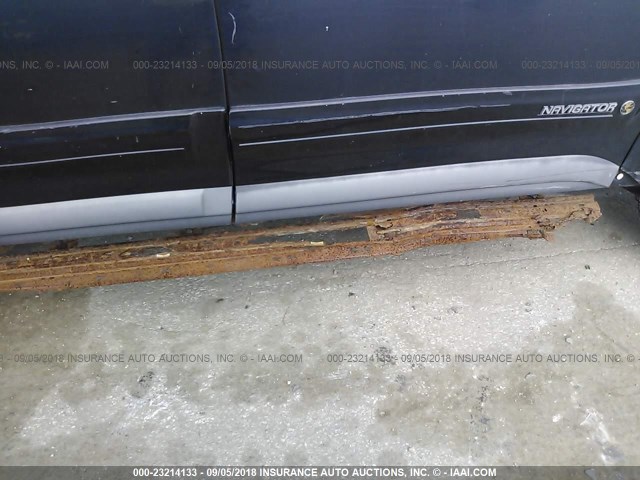 5LMPU28L4WLJ37651 - 1998 LINCOLN NAVIGATOR BLACK photo 6