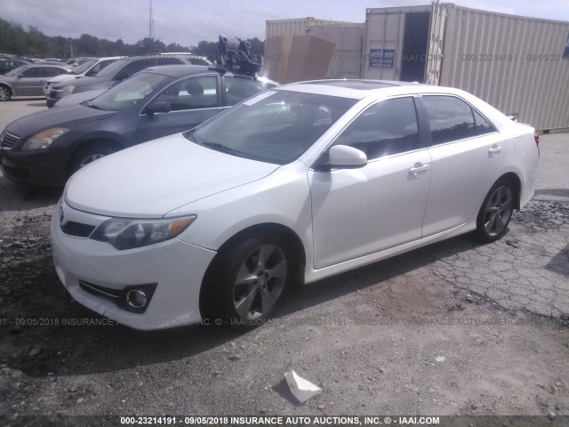 4T1BF1FK0CU635329 - 2012 TOYOTA CAMRY SE/LE/XLE თეთრი ფოტო 2