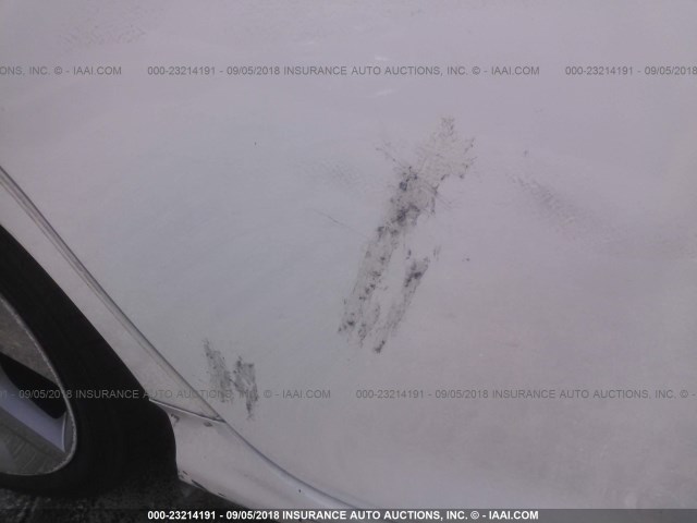 4T1BF1FK0CU635329 - 2012 TOYOTA CAMRY SE/LE/XLE თეთრი ფოტო 6