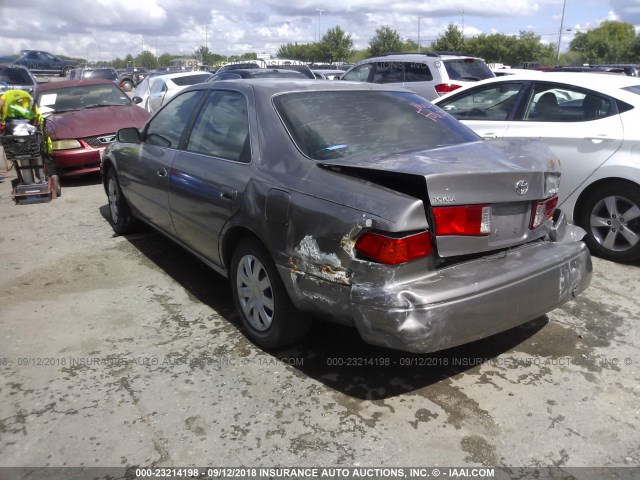 JT2BG22K1Y0509176 - 2000 TOYOTA CAMRY CE/LE/XLE SILVER photo 3