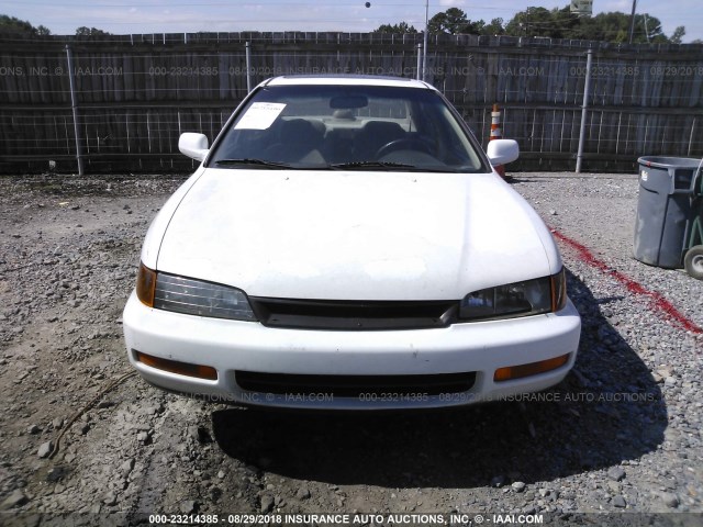 1HGCD5657TA032154 - 1996 HONDA ACCORD EX/EX-R WHITE photo 6