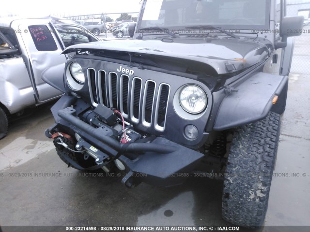 1C4BJWEG9GL249940 - 2016 JEEP WRANGLER UNLIMITE SAHARA GRAY photo 6