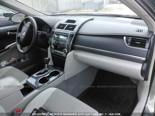 4T1BD1FK7CU043688 - 2012 TOYOTA CAMRY HYBRID/LE/XLE 绿色 照片 5