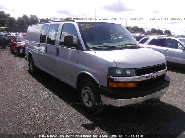 1GCHG39U951182465 - 2005 CHEVROLET EXPRESS G3500  SILVER photo 1