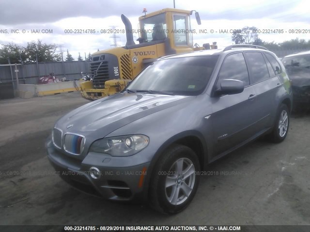 5UXZW0C56BL660945 - 2011 BMW X5 XDRIVE35D GRAY photo 2