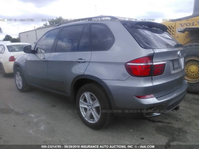 5UXZW0C56BL660945 - 2011 BMW X5 XDRIVE35D GRAY photo 3