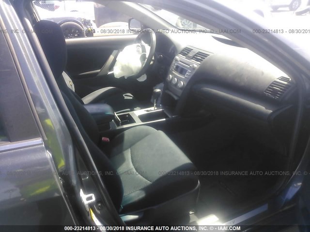 4T1BF3EK8BU202045 - 2011 TOYOTA CAMRY SE/LE/XLE 灰色 照片 5