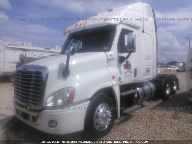 1FUJGLDV6CSBK4172 - 2012 FREIGHTLINER CASCADIA 125  WHITE photo 2