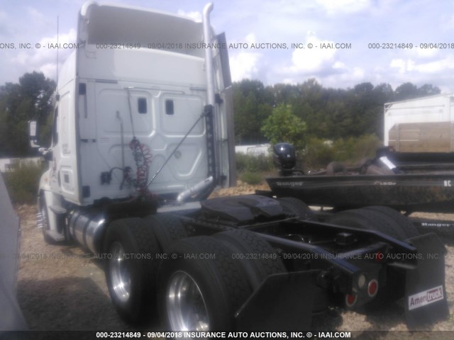 1FUJGLDV6CSBK4172 - 2012 FREIGHTLINER CASCADIA 125  WHITE photo 3