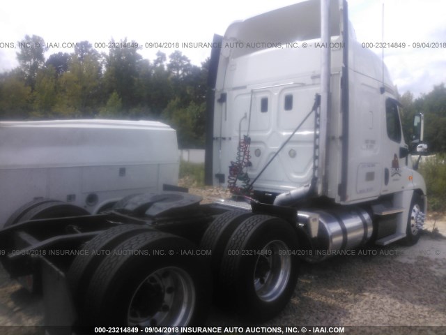 1FUJGLDV6CSBK4172 - 2012 FREIGHTLINER CASCADIA 125  WHITE photo 4