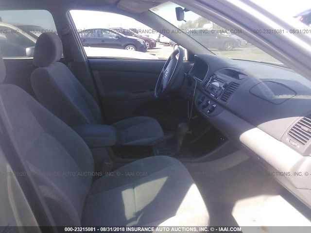 4T1BE32K34U842321 - 2004 TOYOTA CAMRY LE/XLE/SE SILVER photo 5