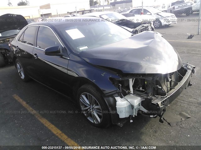 4T1BF1FK1GU121494 - 2016 TOYOTA CAMRY LE/XLE/SE/XSE 黑色 照片 1