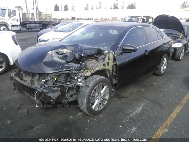 4T1BF1FK1GU121494 - 2016 TOYOTA CAMRY LE/XLE/SE/XSE 黑色 照片 2