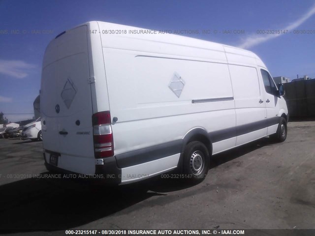 WD3PE8CC7D5769635 - 2013 MERCEDES-BENZ SPRINTER 2500 WHITE photo 4