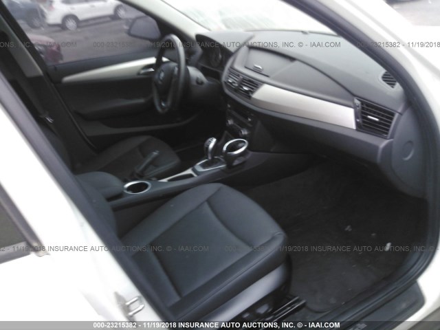 WBAVM1C54FV318347 - 2015 BMW X1 SDRIVE28I WHITE photo 5