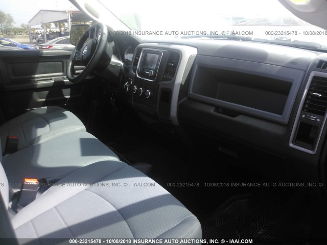 1C6RR7KG8JS257470 - 2018 RAM 1500 ST BLACK photo 5