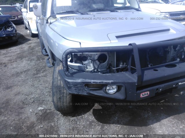 JTEBU11F970020601 - 2007 TOYOTA FJ CRUISER SILVER photo 6