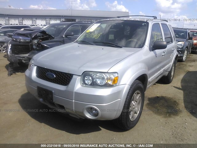 1FMYU94105KC29980 - 2005 FORD ESCAPE LIMITED SILVER photo 2