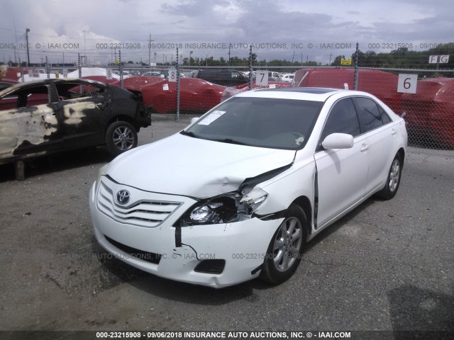 4T4BF3EK0BR167989 - 2011 TOYOTA CAMRY SE/LE/XLE 白色 照片 6